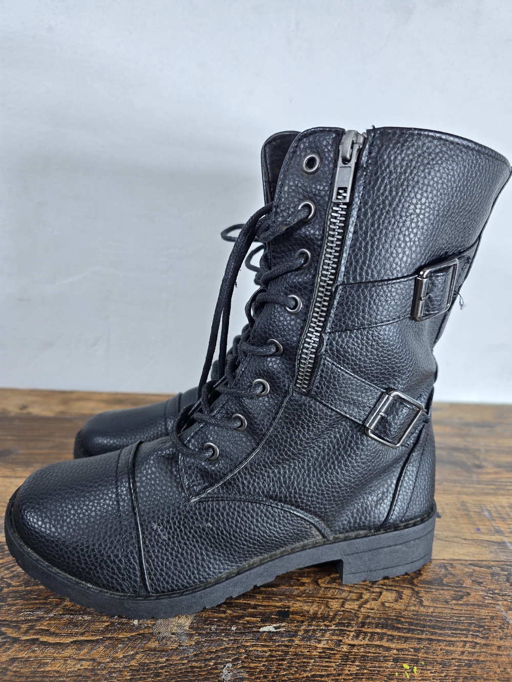 Women’s Black Lace Up Combat Boots with Side Zipper Size 6